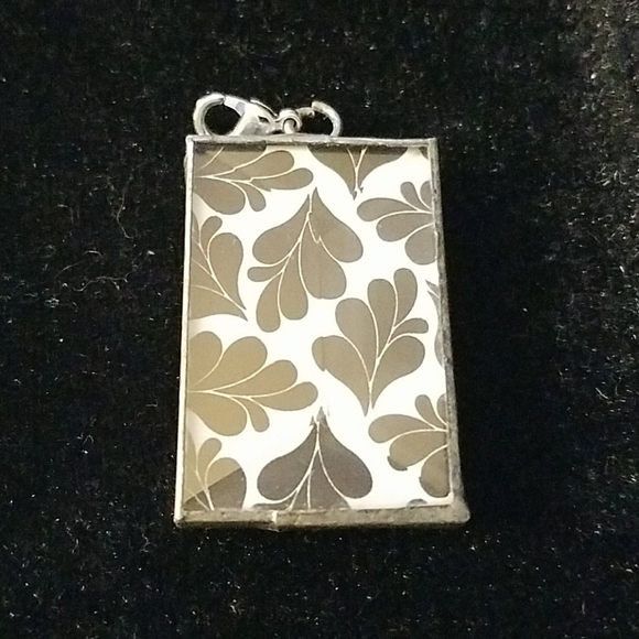 Bella Collection Pendant 1.5 "So Much To Do So Few People To Do It For Me" - Picture 2 of 2